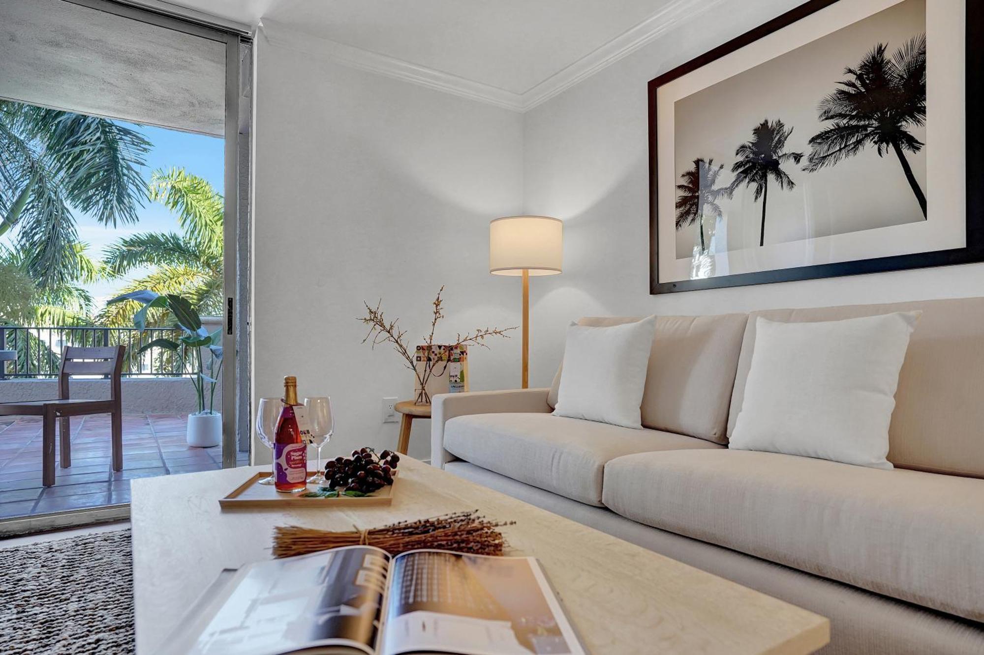 Stylish Modern Apartments At Gables Grand Plaza In ไมอามี ภายนอก รูปภาพ